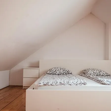Bed & Breakfast Layer Residences