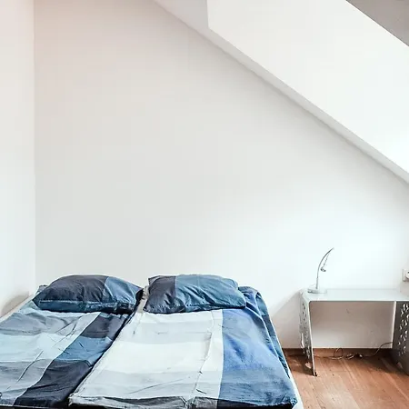 Bed & Breakfast Layer Residences 2*