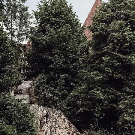 Couette-café Layer Residences 3*