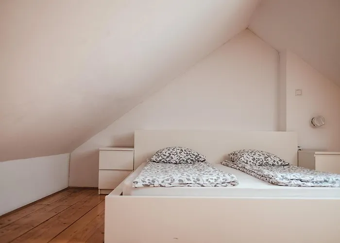 Bed & Breakfast Layer Residences