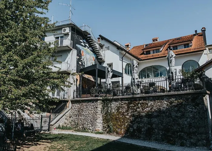 krevet i doručak Layer Residences 3*